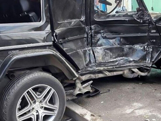 Azərbaycanlı müğənni "Gelandevagen" ilə qəzaya düşdü - FOTO