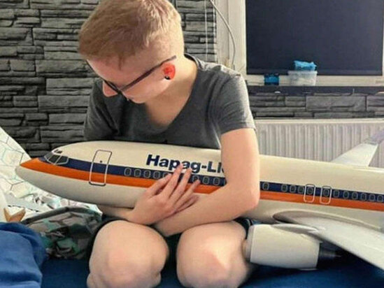 Almaniyalı qadın təyyarə ilə ailə qurmaq istəyir