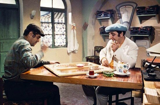 Fərariliyə görə həbs edilən, özündən 37 yaş kiçik qadınla evlənən, teatrda yaşayan Xalq artisti