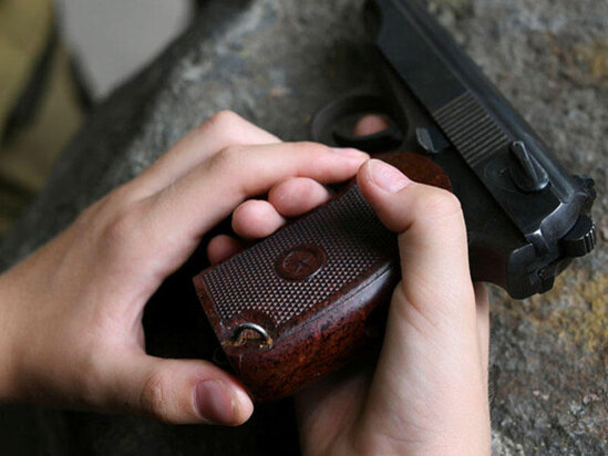 Birinci sinif şagirdi beş yaşlı qardaşını güllələdi