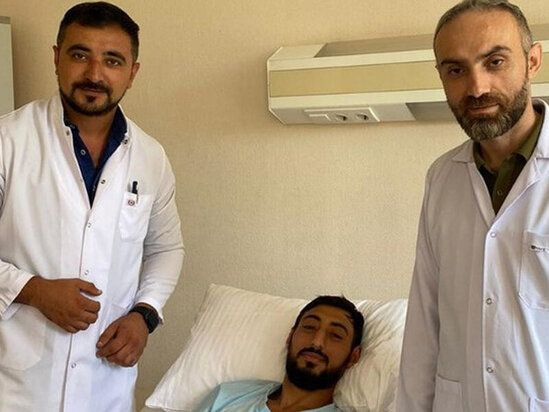 Azərbaycanda nadir ƏMƏLİYYAT - Qaziyə sinir nəql edildi, barmaqları işlədi - VİDEO