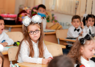 109 minə yaxın uşaq məktəb və müəllimini seçib