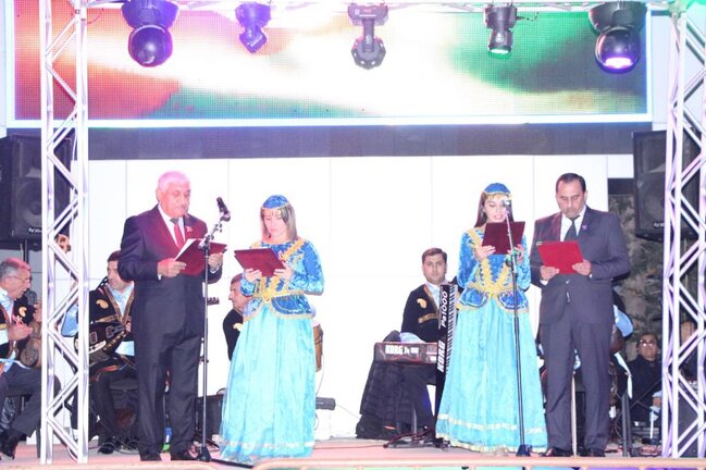 Yevlaxda bayram konserti keçirilib - FOTOLAR