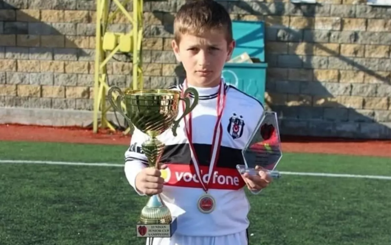 10 yaşında gəldiyi Beşiktaşa əlvida deyir - FOTO