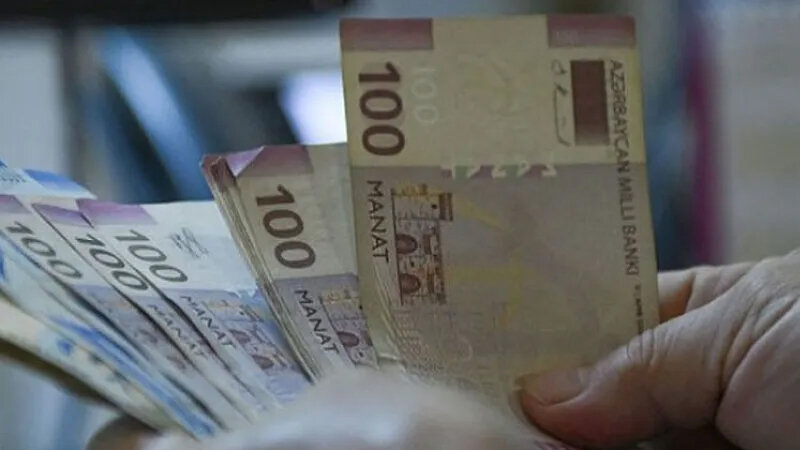 Orta aylıq əməkhaqqı 1 100 manatı ötdü