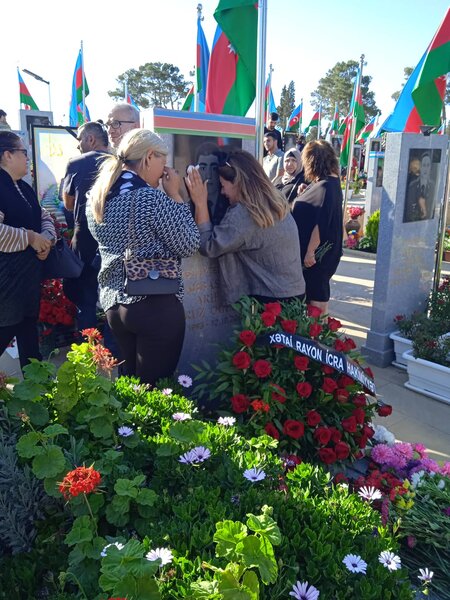 Azərbaycan şəhidlərini yad edir - FOTOLAR