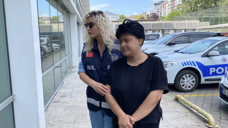 20 yaşlı qız anasını 11 yerdən bıçaqladı