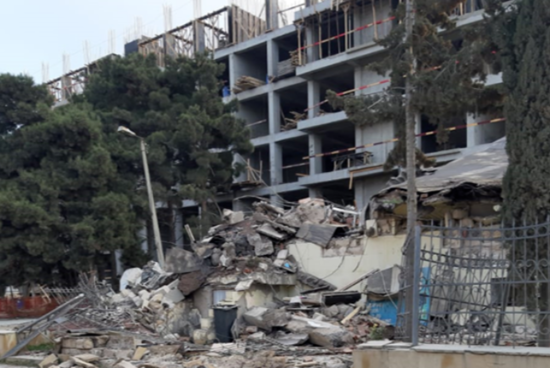 "Olympus Park"ın qanunsuz söküntü işində maraqlı rəy: "Metrostansiyanın ətrafı səhralıqdır"