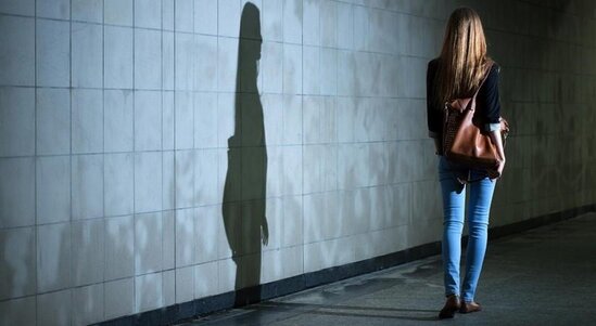 Yevlaxda 19 yaşlı qız itkin düşüb