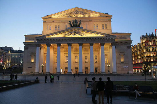 Rusiyada dekorasiyalar aşdı - Aktyor səhnədə öldü