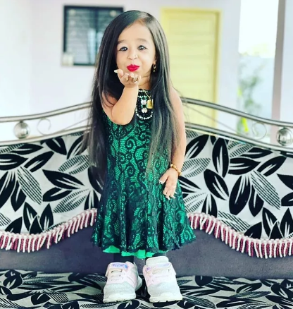 Dünyanın ən balaca qadını - Cəmi 63 sm boyu olan Amge - FOTO-VİDEO