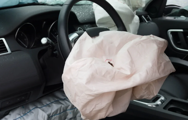 Ağcabədidə iki avtomobil toqquşub, xəsarət alanlar var