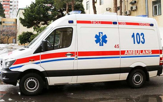 Bakıda küçədə yıxılan gəncin gözü kor oldu