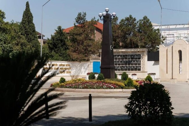 Suraxanı rayonunda 14 İyul küçəsi və parkda abadlıq işləri aparılıb