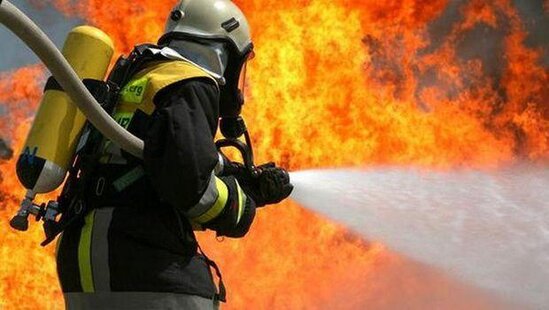 Bakıda restoranın dam örtüyü yandı