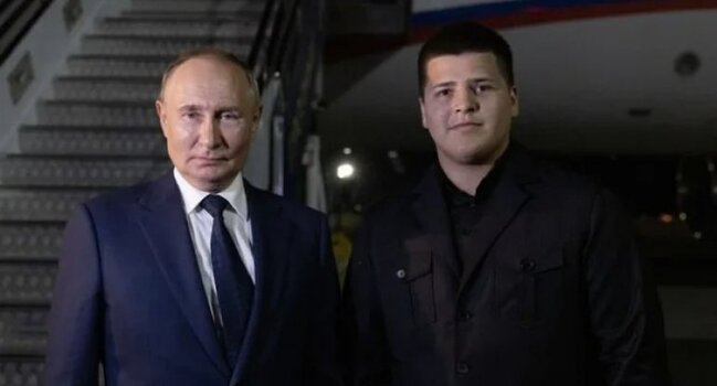 Kadırovun 16 yaşlı oğlu Putinlə fotosunu paylaşdı