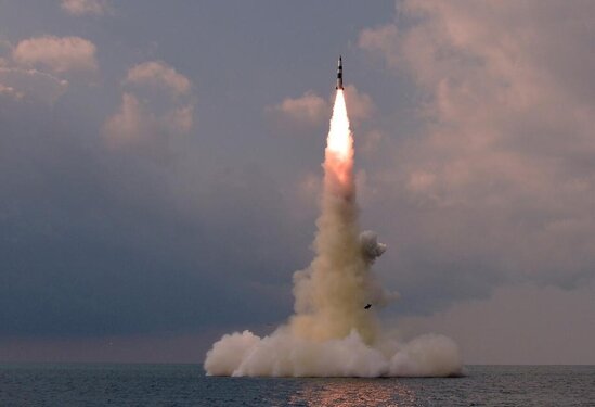 Şimali Koreya sualtı qayıqdan ballistik raket buraxıb