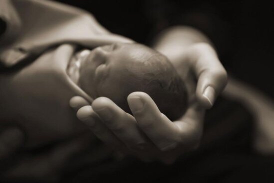 Məşhur müğənni uşağını itirdi