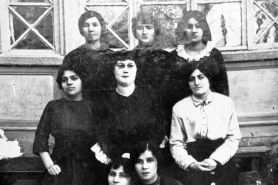 Şuşada doğuldu, Tiflisdə oxudu, Bakıda təhsil verdi