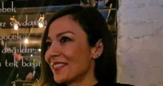 Türkiyəli aktrisa eyvandan yıxılaraq öldü