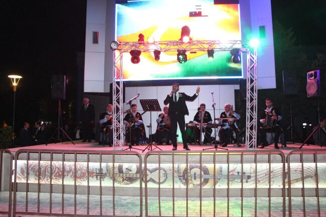 Yevlaxda bayram konserti keçirilib - FOTOLAR