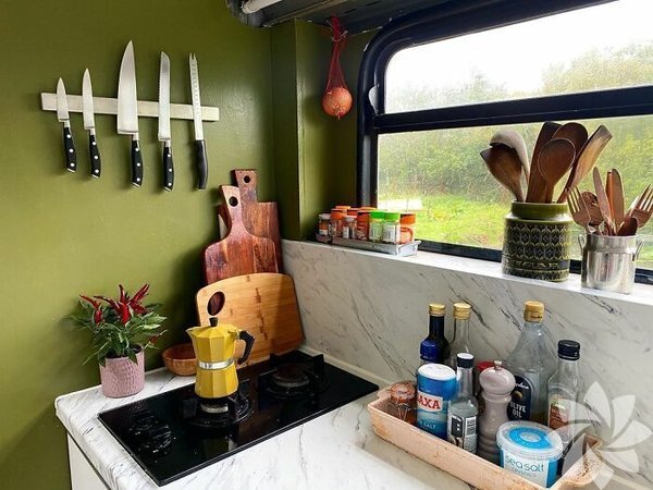 Avtobusu evə çevirdilər: İçində hətta kamin və hamamı da var - FOTOLAR