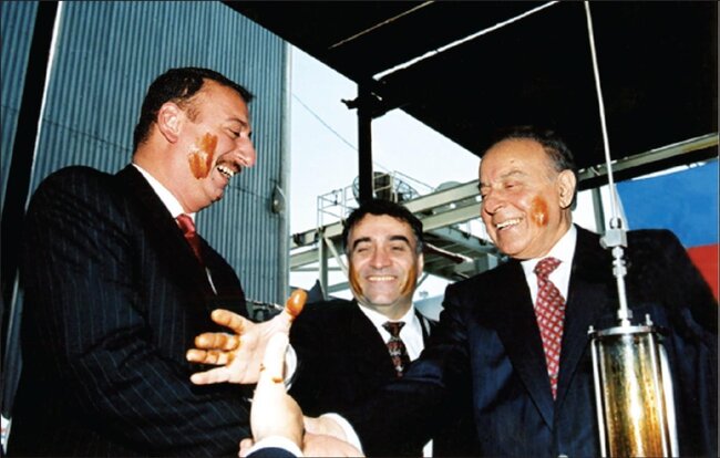 Bu gün Ümummilli Lider Heydər Əliyevin 100 illik yubileyidir