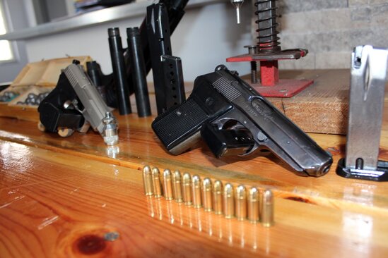 Məktəbi partlatmaq istəyən şagirdin evindən cəbbəxana tapıldı