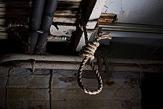 Kənd sakini özünü tövlədə asdı