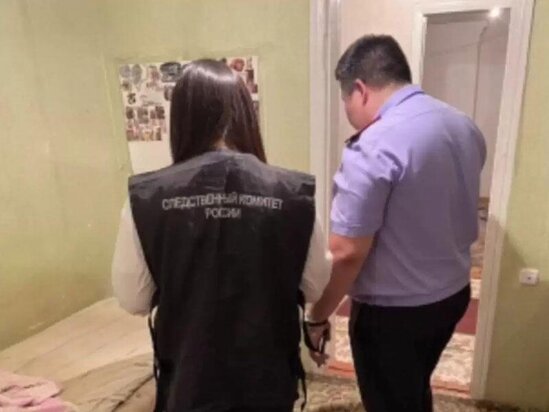 Zorakılıq izləri olan bir yaşlı uşağın meyiti tapıldı