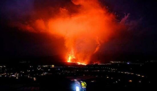 1 həftədir dayanmadan irəliləyir: Yüzlərlə ev kül oldu - VİDEO