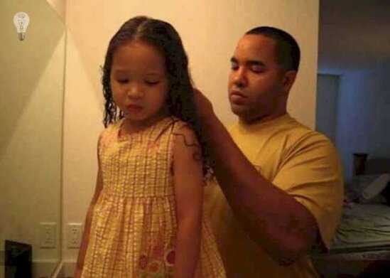 Qızının saçına dinləmə cihazı yerləşdirdi: Qulaq asanda ŞOK OLDU - Qadın... / FOTOLAR