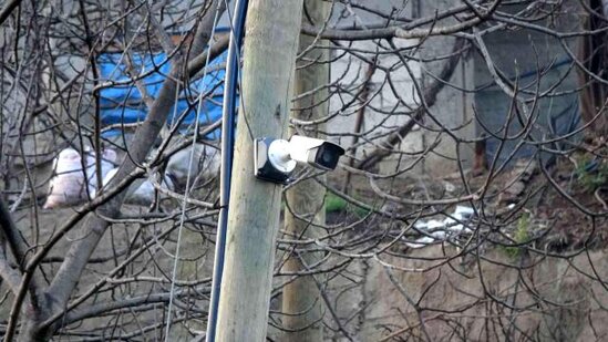 Məzar daşlarının yoxa çıxdığı qəbiristanlığa gizli kamera qoydu: Görüntüləri izləyəndə dəhşətə gəldi - FOTOLAR