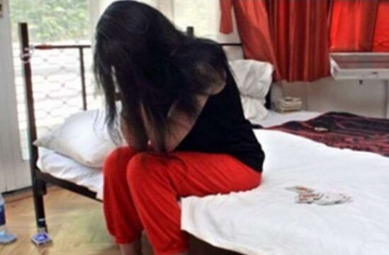 Ailəli qadınları cin çıxarmaq bəhanəsi ilə evinə çağırdı: Dəhşətli əməl törətdi - 2 min gizli çəkilmiş video... / FOTOLAR