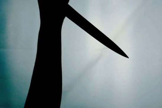 Arvadına əsəbləşib özünü bıçaqladı