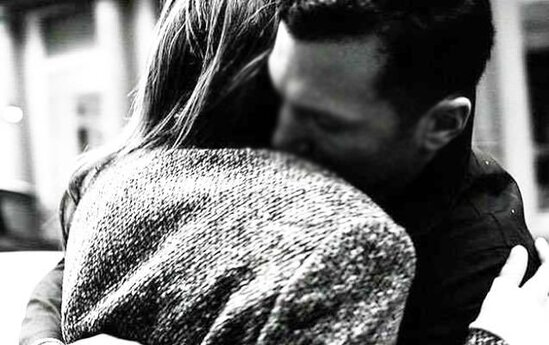 "Sevgilimi qucaqladım, bu zaman kürəyimdən bıçaqladı" - TƏFƏRRÜAT