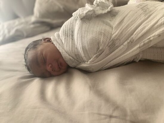 9 ay hamilə olduğundan xəbərsiz olan qadın uşaq dünyaya gətirdi - FOTOLAR