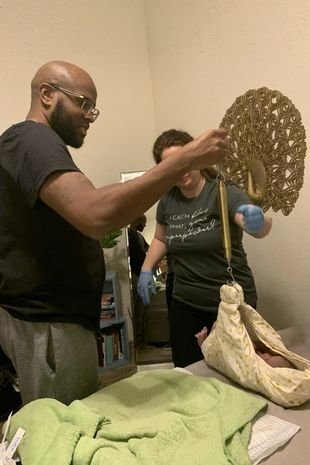 9 ay hamilə olduğundan xəbərsiz olan qadın uşaq dünyaya gətirdi - FOTOLAR