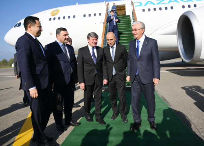 Qazaxıstan Prezidenti Kasım-Jomart Tokayev Azərbaycana səfərə gəlib