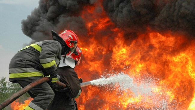 "Baksol yolu"nda məişət tullantıları yığılmış ərazidə yanğın başlayıb