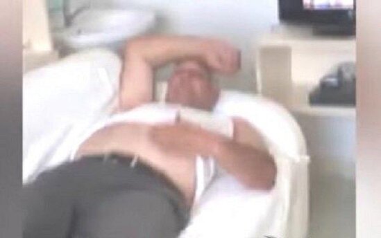 Müdir iş otağında görün nə etdi