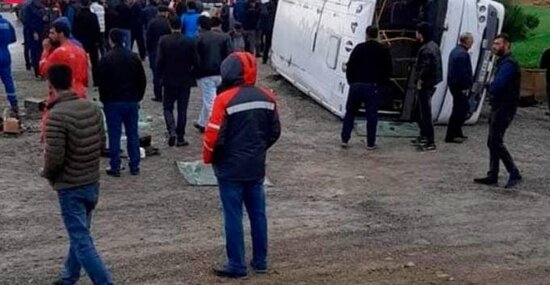 Avtobusun yoldan çıxaraq aşmasına nə səbəb olub? - TƏFƏRRÜAT - VİDEO