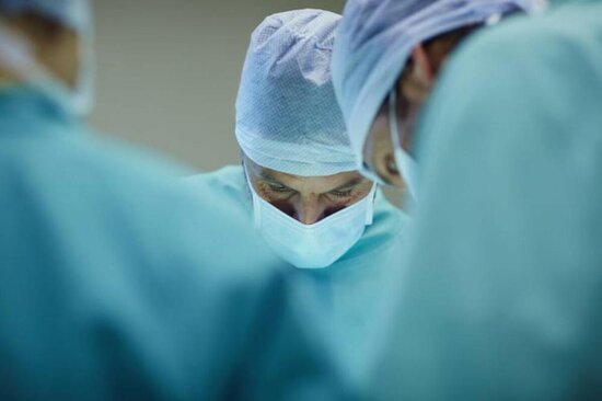 Azərbaycanda 17 yaşlı qadın doğuş zamanı öldü