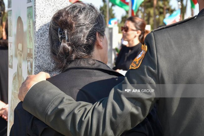 Xalq şəhidlərini anır - FOTOLAR