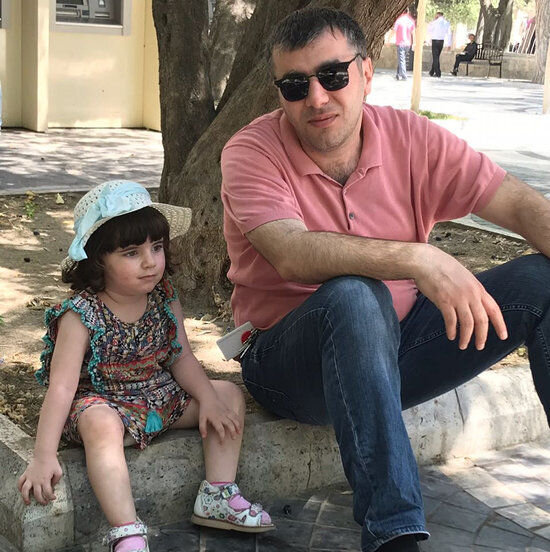 Dostunu bıçaqladı, həyat yoldaşı onu tərk etdi: Meyxana kralını hönkür-hönkür ağladan nə idi? - FOTO