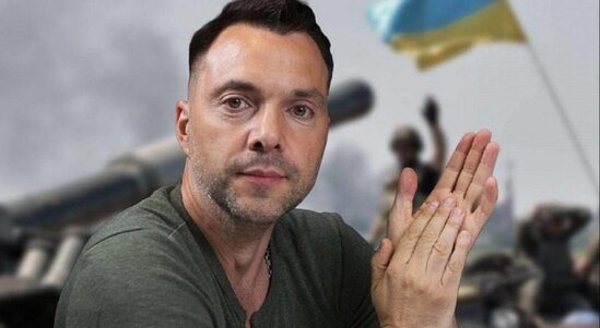 Arestoviç: "Müharibə azı yarım il də davam edəcək"