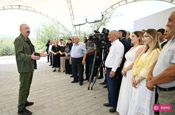 Prezident Xocalının Xanyurdu kəndində olub, kəndə köçən bir qrup sakinlə görüşüb