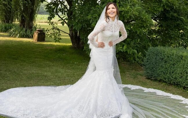 Gəlinliyi 900 saata hazırlanıb - Fotolar