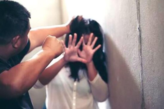 Kişi arvadını və oğlunu vəhşicəsinə döydü: Döşəmə qan içində