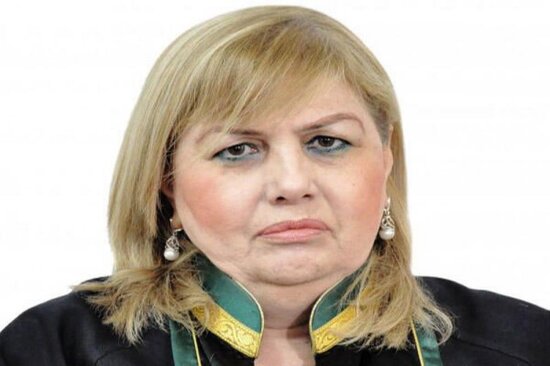 200 min manat mənimsəyən vəkil məhkəməyə məcburi gətiriləcək